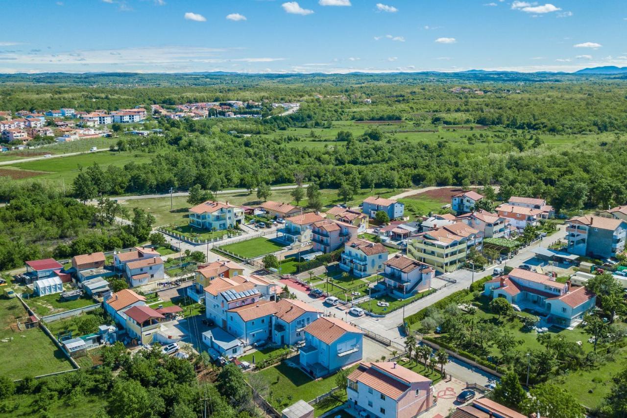 App Rosi Appartement Poreč Buitenkant foto