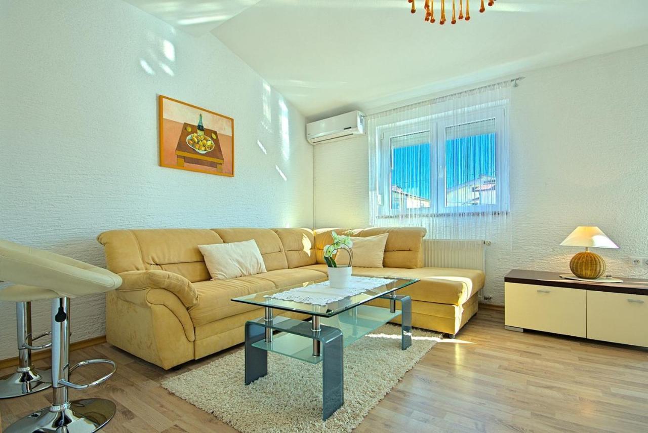 App Rosi Appartement Poreč Buitenkant foto