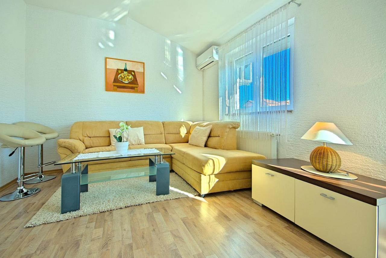 App Rosi Appartement Poreč Buitenkant foto